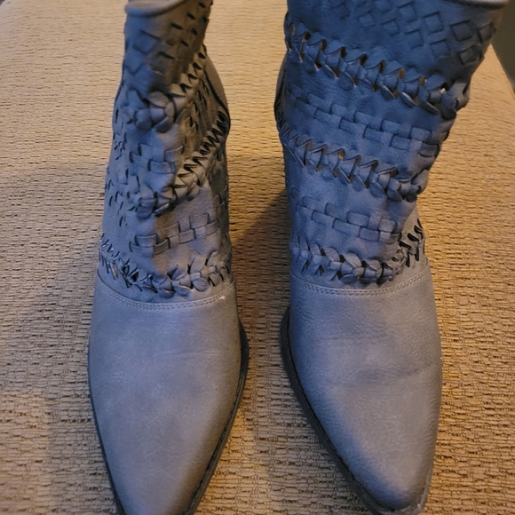 Boheme ankle bootie 9 - Picture 3 of 4